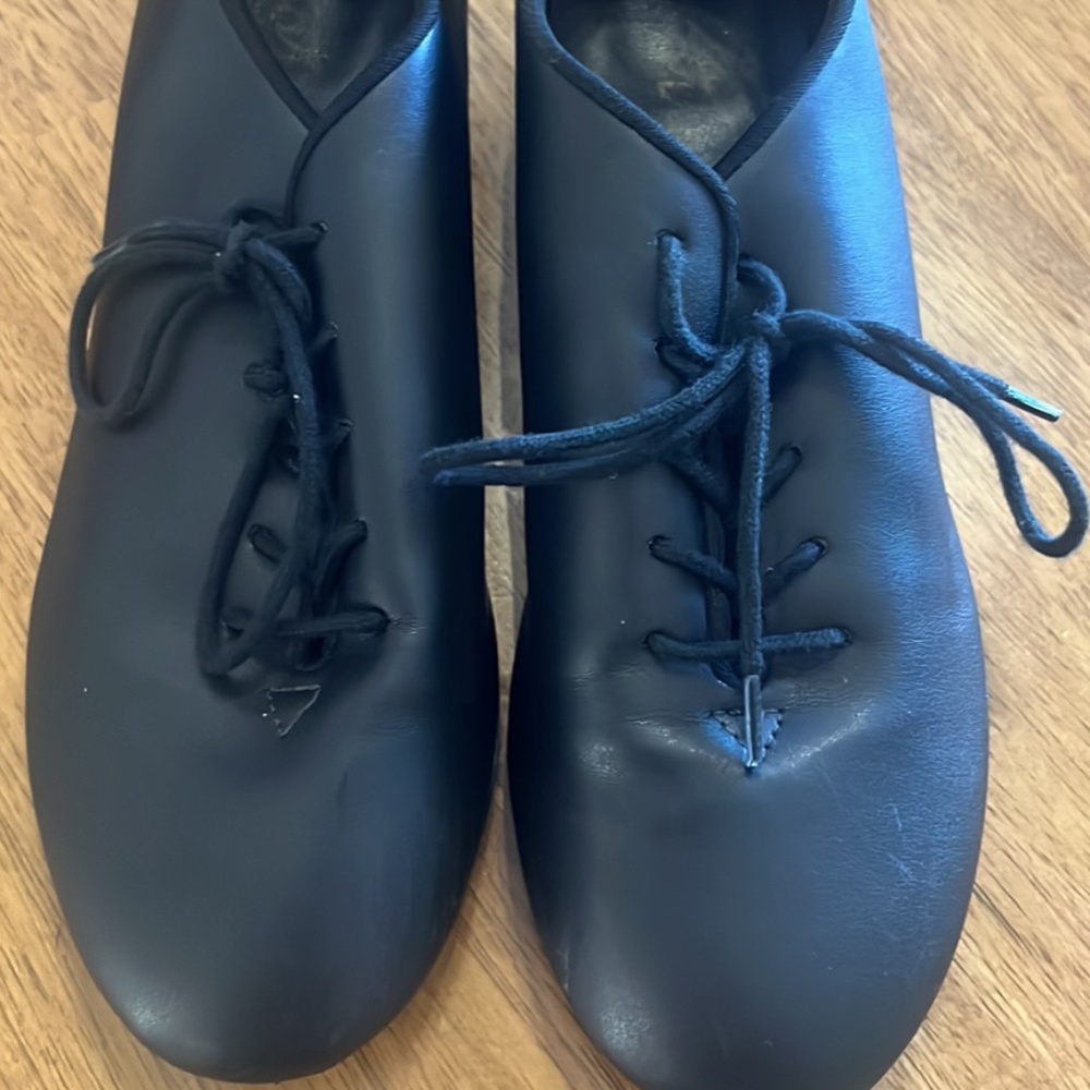 Girl’s lace up tap shoes